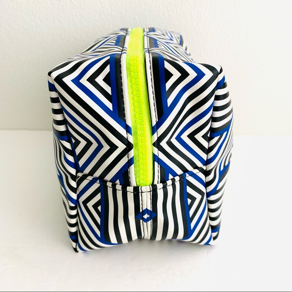 Vs Pink Cosmetic Bag Geo Metric Print NWT - Picture 2 of 11